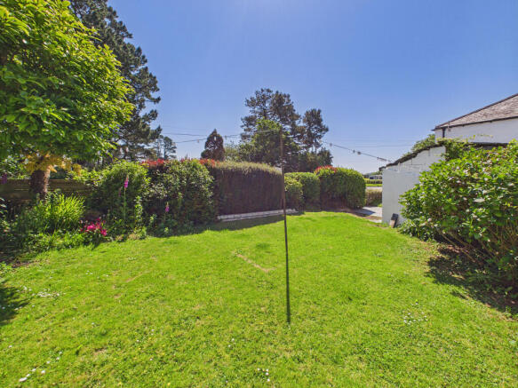 CAM05627G0-PR0049-STILL008