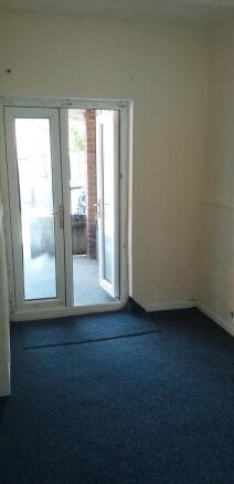 2 bed Terraced to rent Image 4