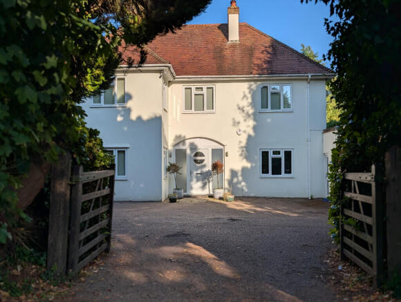 18 Amersham Road, High Wycombe, Buckinghamshire HP13 6QU photo 4