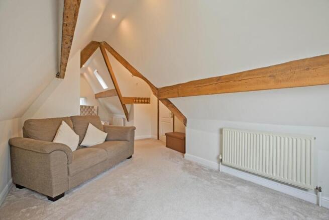 4 bed Maisonette for sale Image 9