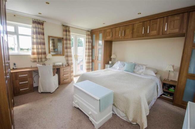 PRINCIPAL BEDROOM