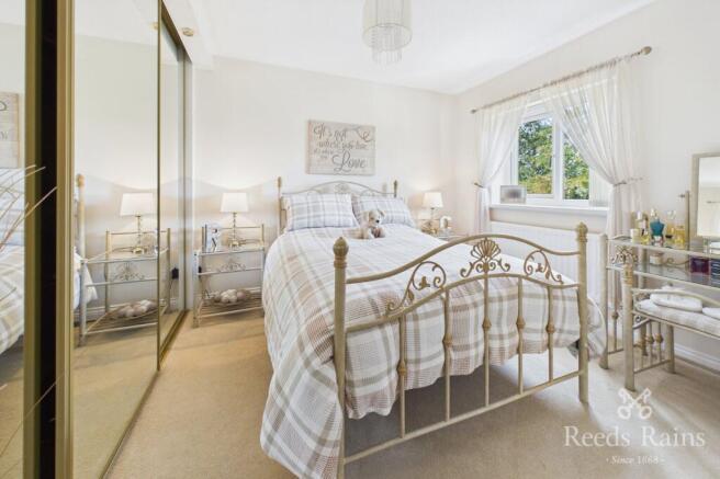 4 bed Detached for sale Image 8