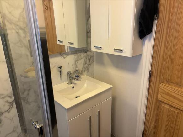 3 bed Flat to rent Image 8