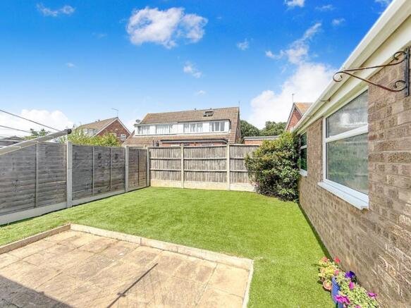 2 bed Semi-Detached Bungalow for sale Image 8