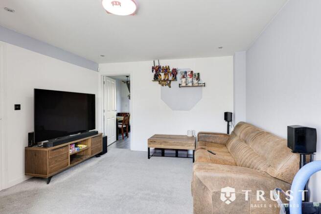 3 bed Semi-Detached for sale Image 4