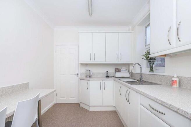 2 bed Semi-Detached to rent Image 4