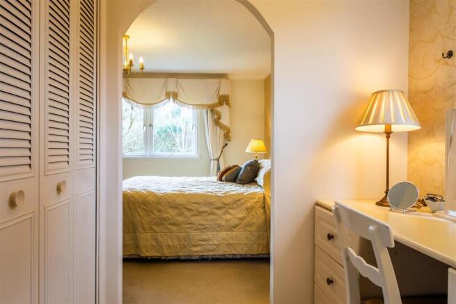 Ensuite dressing to bedroom