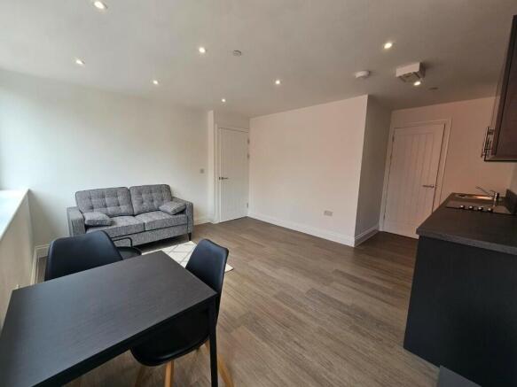 1 bed Apartment to rent Image 4