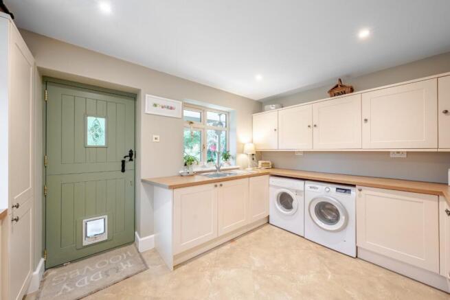 4 bed Detached for sale Image 12