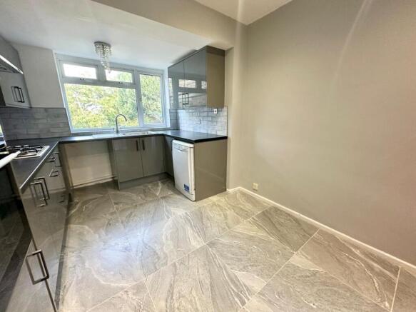 5 bed House to rent Image 7