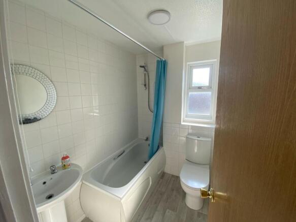 1 bed Flat to rent Image 4