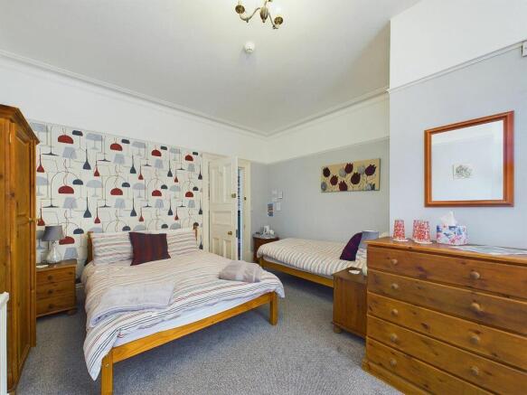 9 bed Semi-Detached for sale Image 9
