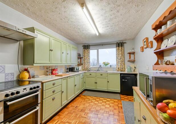 14 Grasmere Drive-04.jpg