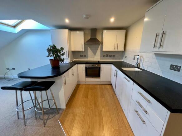 2 bed Flat to rent Image 5