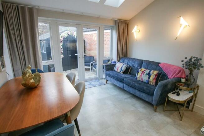 MODERN OPEN PLAN LIVING/ DINING/ KITCHEN