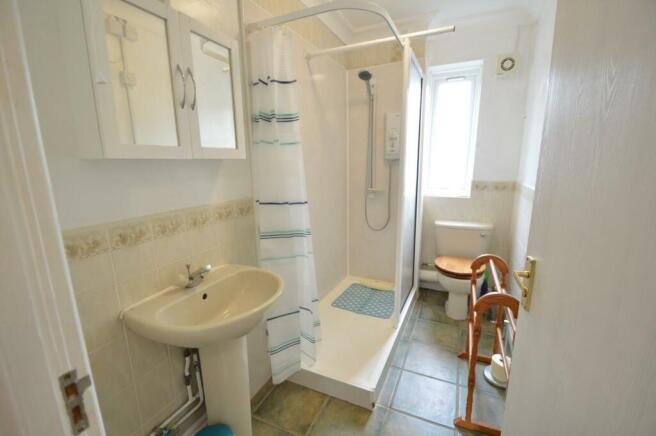 7 Oak Yard wet room.JPG