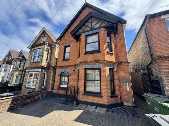 Flat B 32 Farnham...