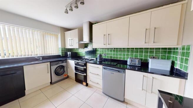 4 bed Semi-Detached for sale Image 7