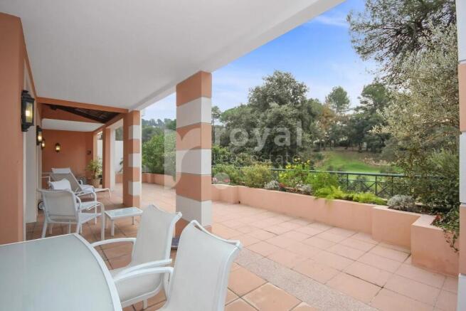 Green outdoor family villa with view ¿ Royal Mou