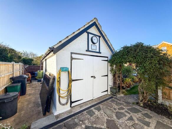 DETACHED GARAGE