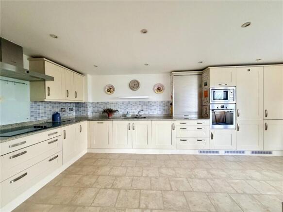 8, Halyard House, Avenue Road, Lymington, Hampshire, SO41 photo 4