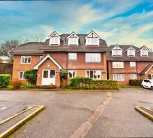 Flat 6, 45 47 Copse Wood Court, Green Lane, Redhill RH1 2DT