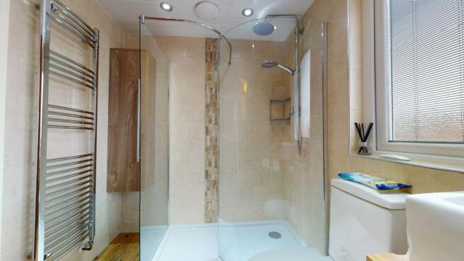 LUXURY SHOWER ROOM
