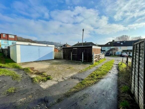 DOUBLE GARAGE