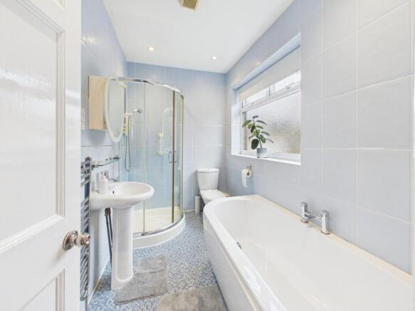 5 bed Semi-Detached for sale Image 6