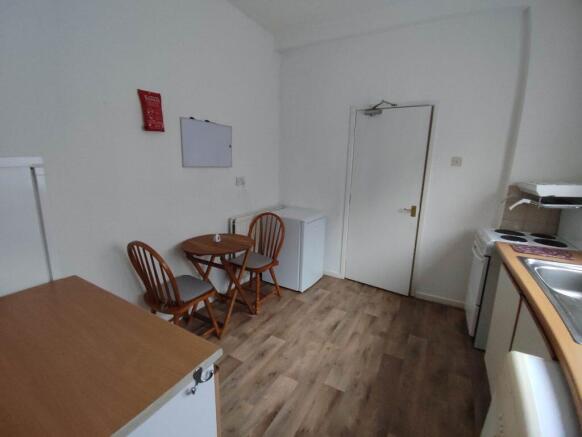 1 bed Flat to rent Image 4