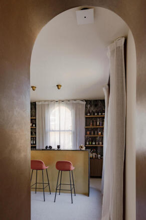 5 bed House for sale Image 11