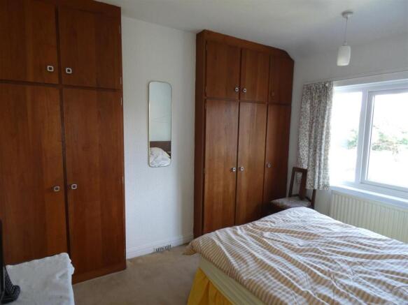 BEDROOM 2