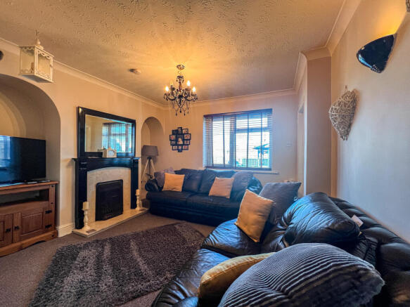 13 Lewis Smith Avenue - living room