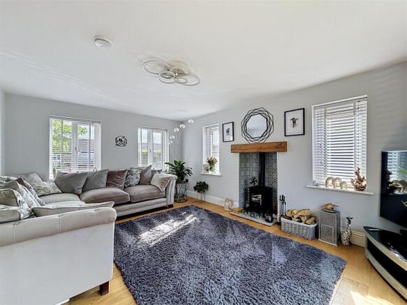 4 bed Detached for sale Image 9
