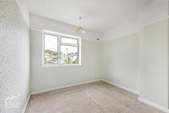 3 bed Semi-Detached for sale Image 6