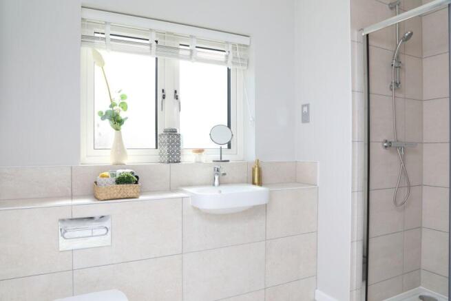 5 bed Detached for sale Image 8