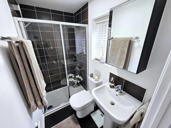 4 bed Detached for sale Image 10