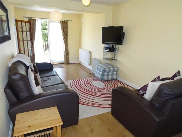 EXTENDED LOUNGE/DINE