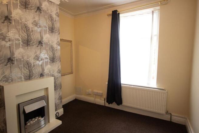 2 bed Terraced to rent Image 5