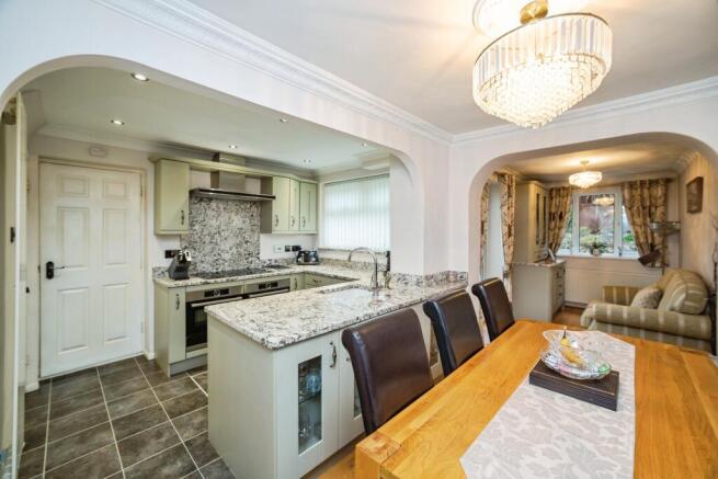3 bed Semi-Detached for sale Image 7