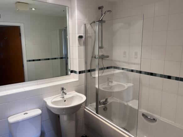 2 bed Apartment to rent Image 6