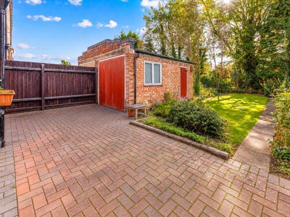 Roehampton Drive, Wigston, Leicestershire, LE18 photo 2