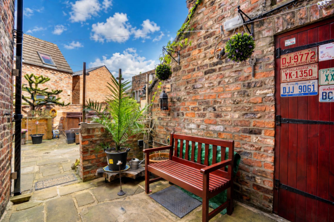 2 bed Apartment for sale Image 4