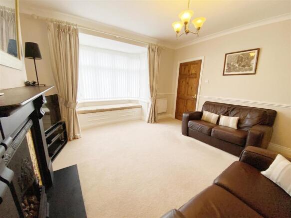 Lounge pic 3.jpg