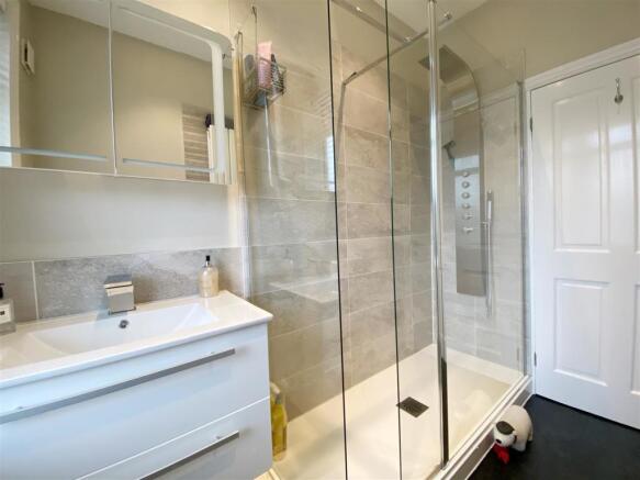 Shower Room pic 2.jpg