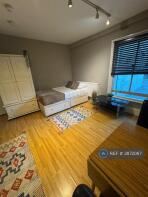 Flat Basement, 101, Bedford Hill, London SW12 9HE