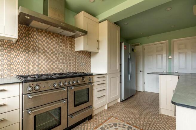 5 bed Semi-Detached for sale Image 8