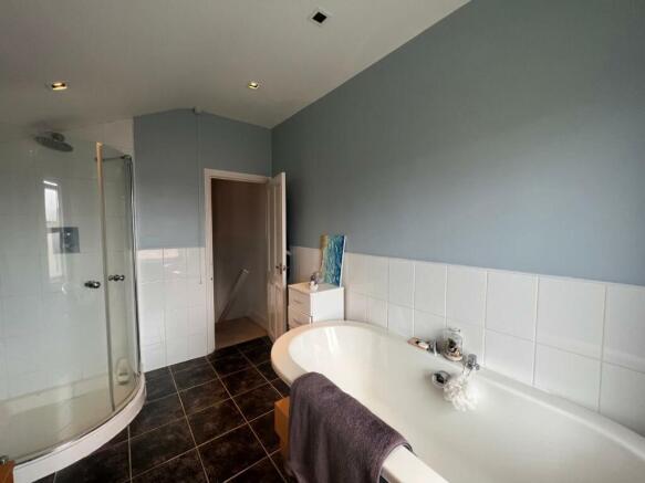 Bathroom 1.jpg