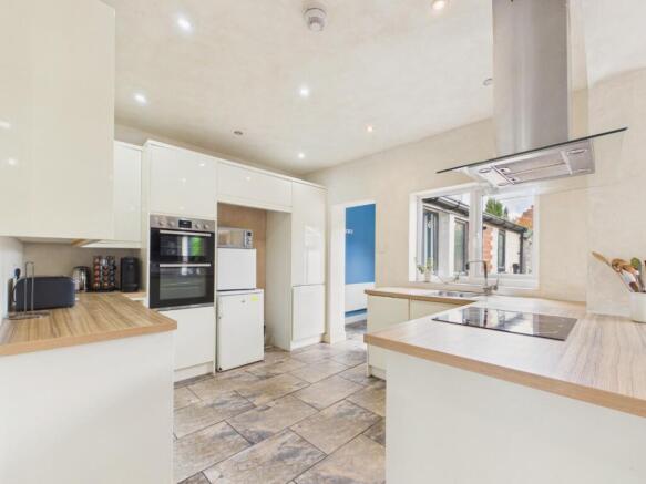4 bed Semi-Detached for sale Image 5