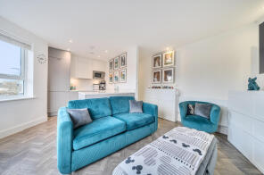 Apartment 4, 27 Cardinal House, Station Square, Petts Wood, Orpington BR5 1FH